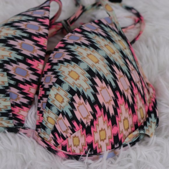 2/$20 Victoria's Secret geometric bikini top B5 - Picture 3 of 7